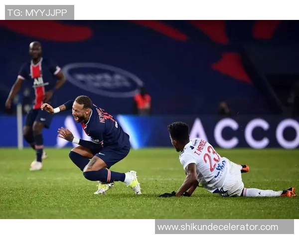 足总杯激战莱比锡狂胜巴黎圣日耳曼神扑引发争议判罚全场沸腾