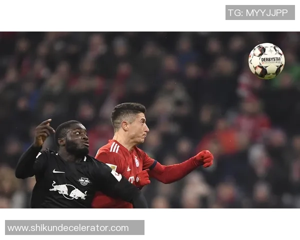 英超激战：拜仁与莱比锡战成平局神扑瞬间点燃全场激情