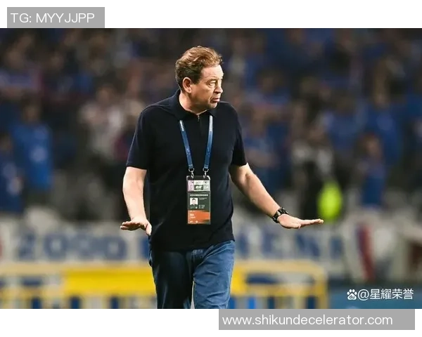 中超激战：里昂小胜AC米兰红牌事件引发全场热议与战术解析