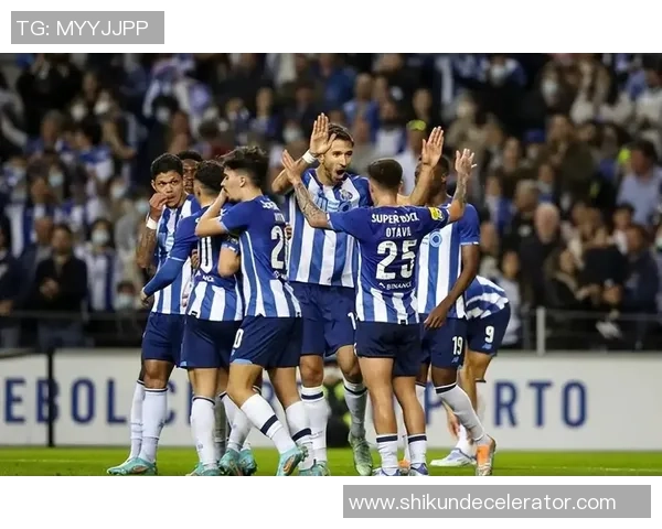 意甲焦点战尤文图斯与波尔图握手言和乌龙球成比赛转折点引发热议