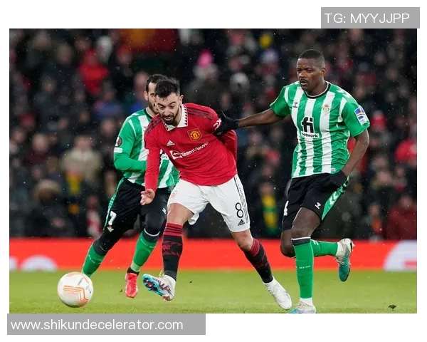 欧联杯精彩对决里昂与曼联战成平局红牌事件引发全场热议